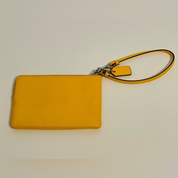 Coach Bag | Women's Yellow Wristlet - Corner Zip Pebbled Leather offers welcome - Picture 6 of 7